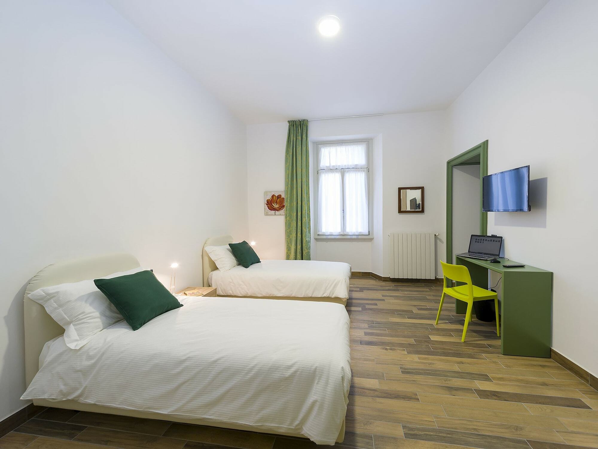 Отель La Nostra Casa In Centro Лекко Экстерьер фото