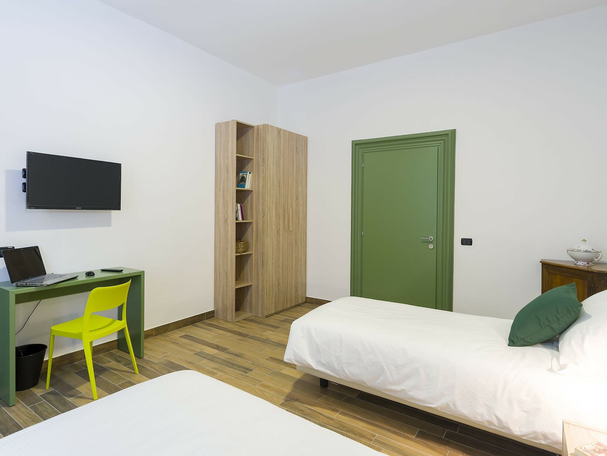 Отель La Nostra Casa In Centro Лекко Экстерьер фото